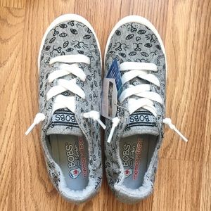 New in box Bobs cat shoes sketchers size 6 gray